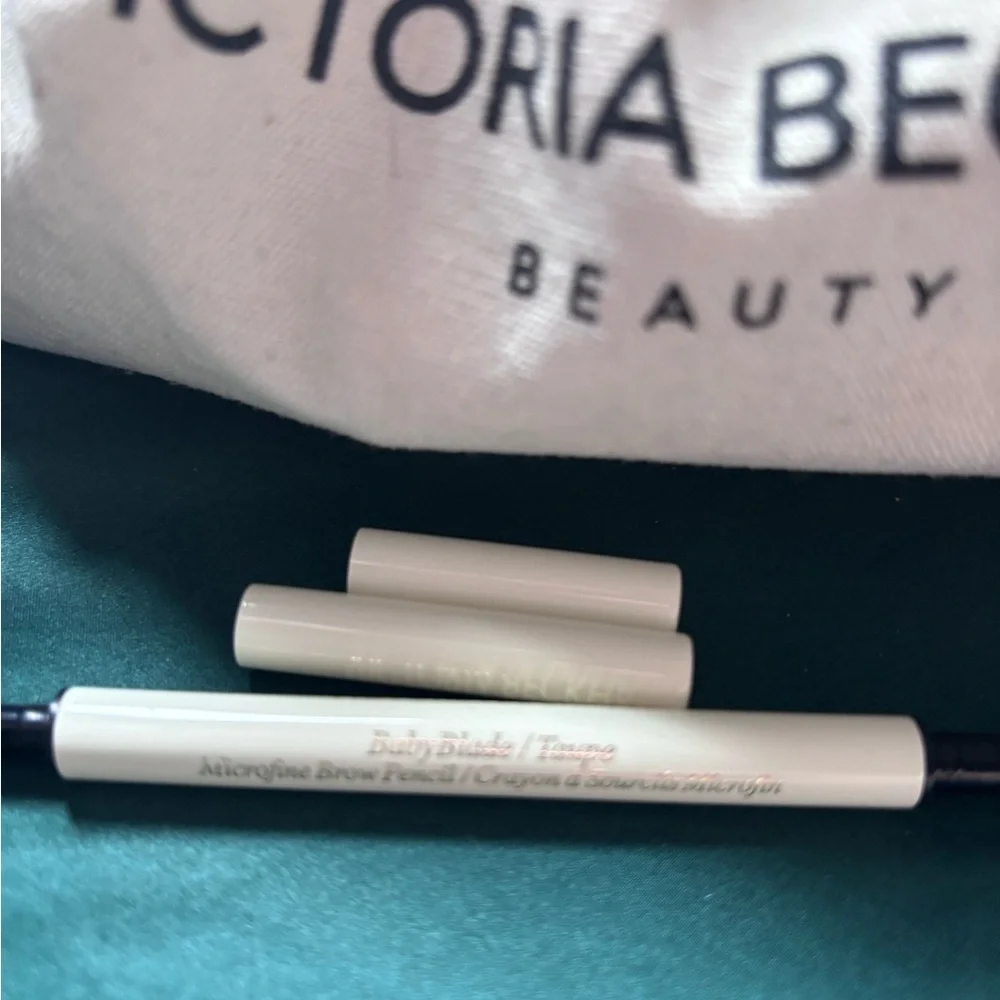 Victoria Beckham baby blade brow pencil in color Taupe - Picture 3 of 6